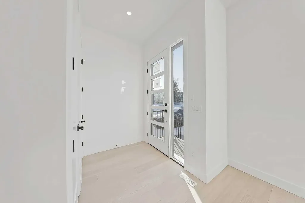 3538 43 Street SW Calgary AB T3E 3P5
