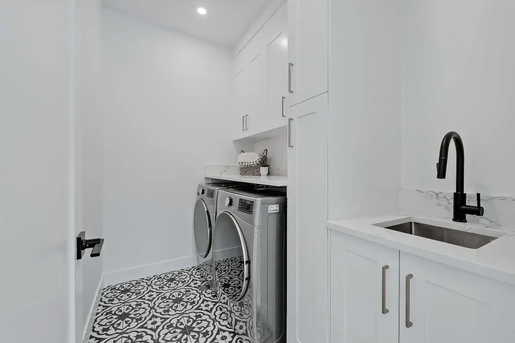 3538 43 Street SW Calgary AB T3E 3P5