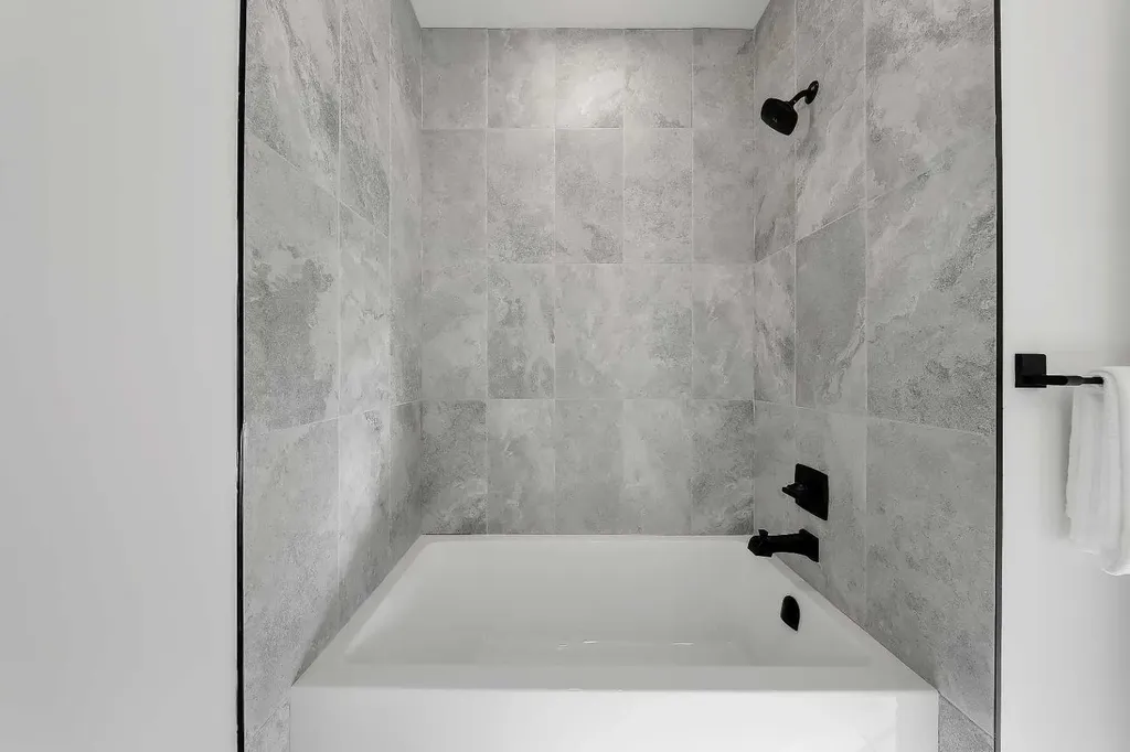 3538 43 Street SW Calgary AB T3E 3P5