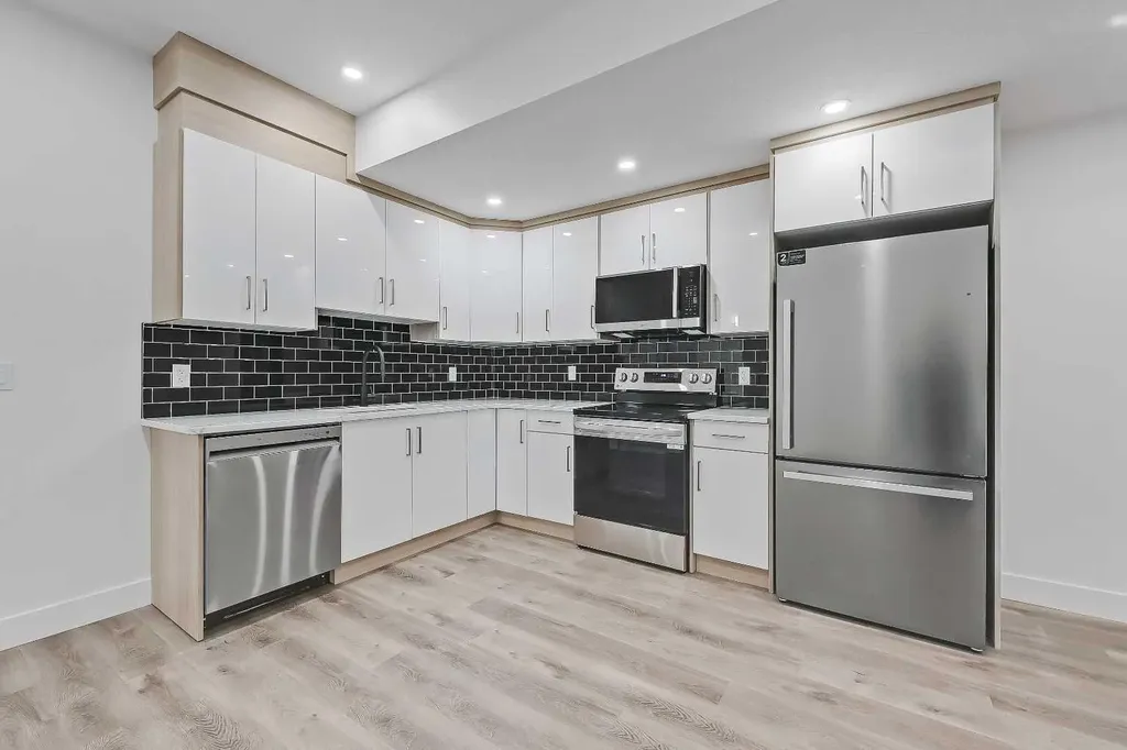 3538 43 Street SW Calgary AB T3E 3P5