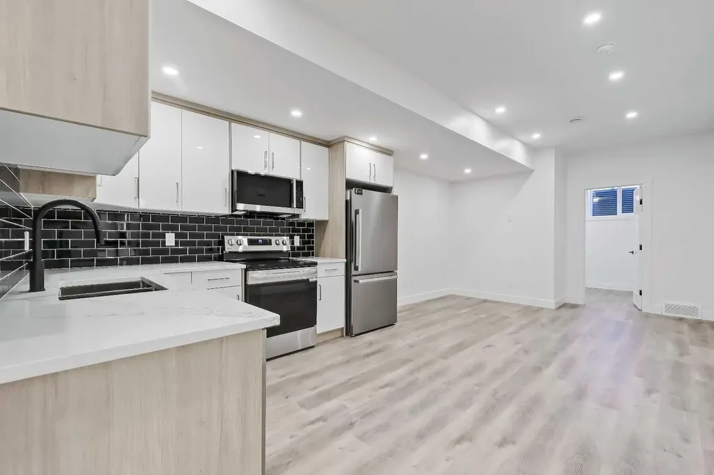 3538 43 Street SW Calgary AB T3E 3P5
