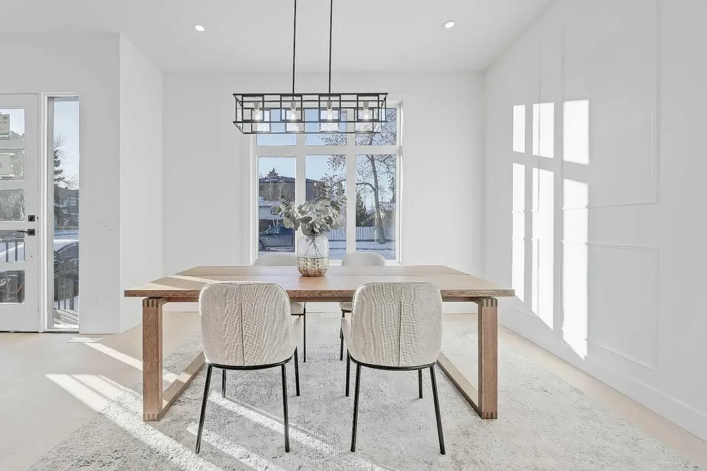 3538 43 Street SW Calgary AB T3E 3P5