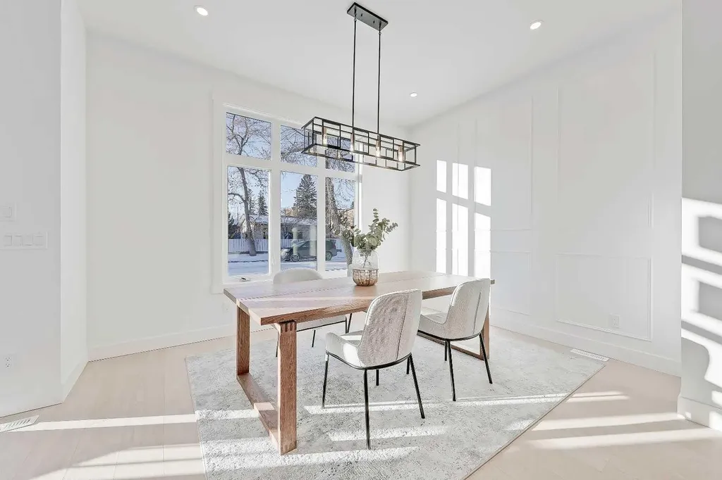 3538 43 Street SW Calgary AB T3E 3P5