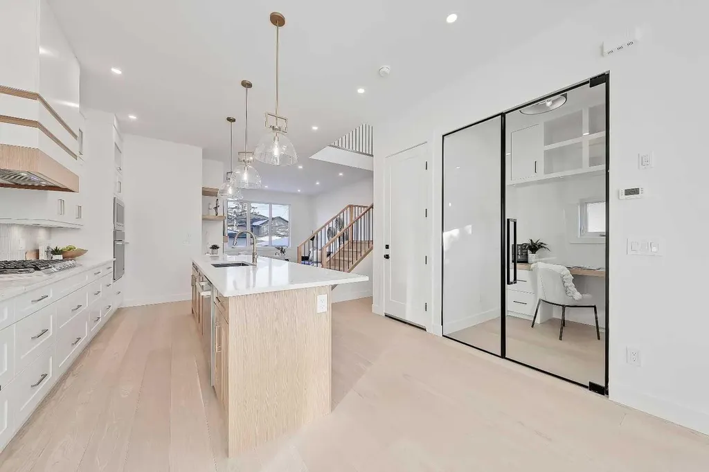 3538 43 Street SW Calgary AB T3E 3P5