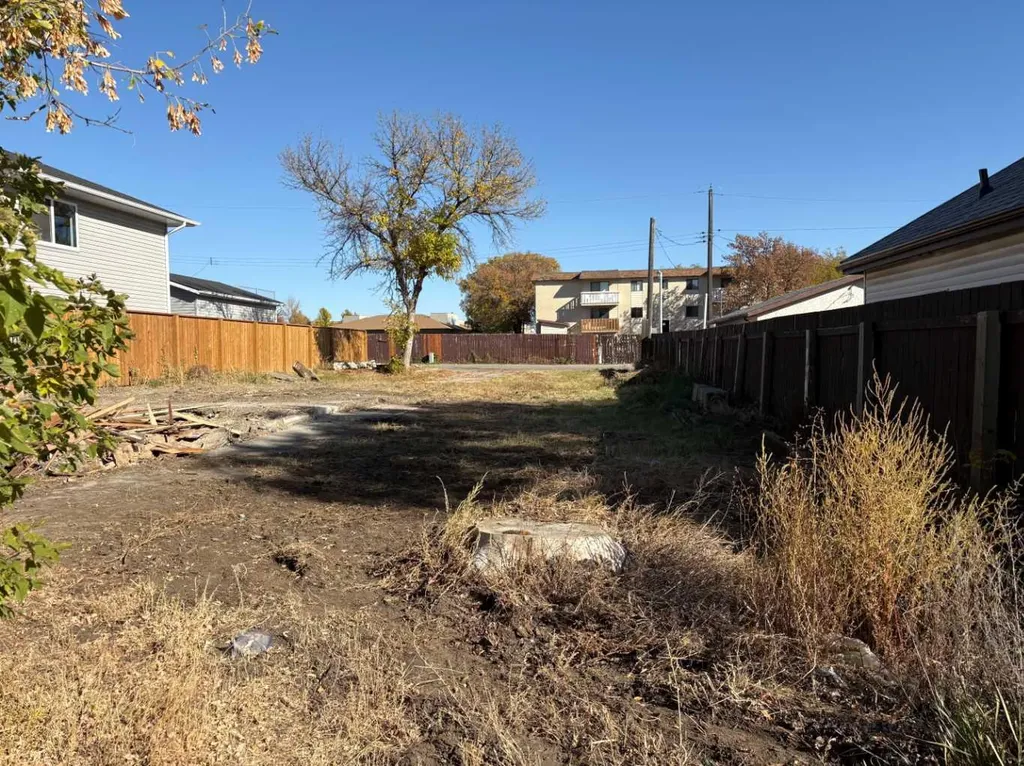 341 20 Street N Lethbridge AB T1H 3M8