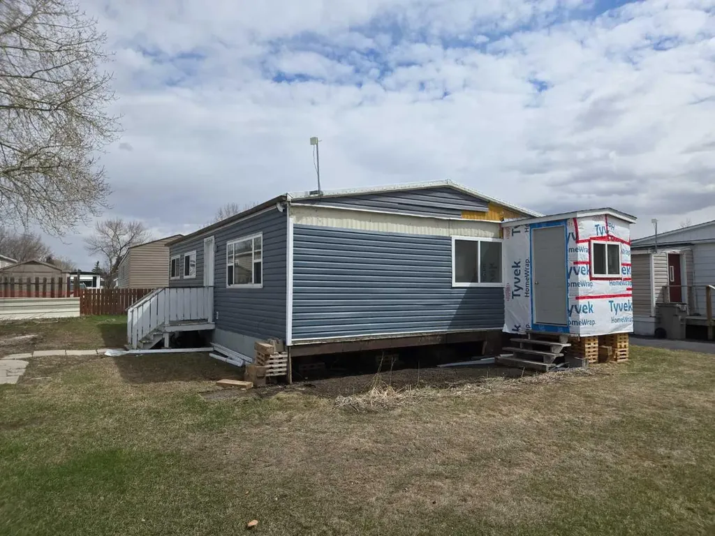 6220 17 Avenue SE Calgary AB T2A 0W6