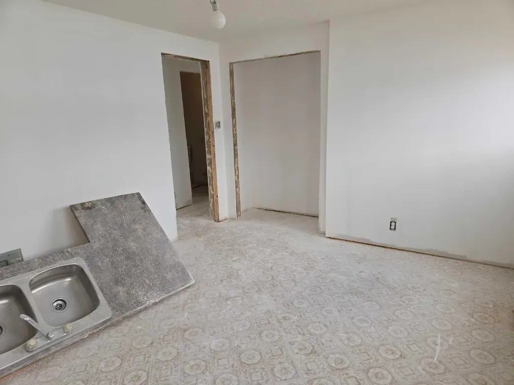 6220 17 Avenue SE Calgary AB T2A 0W6