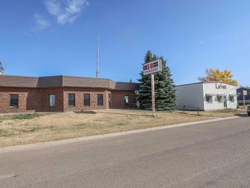5003 47 Street Stettler AB T4K1A7