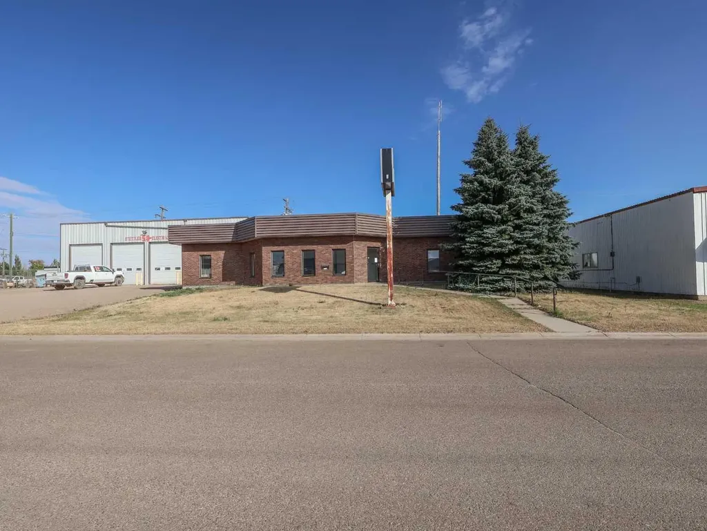 5003 47 Street Stettler AB T4K1A7