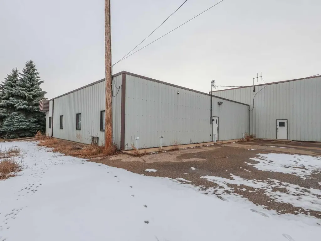 5003 47 Street Stettler AB T4K1A7