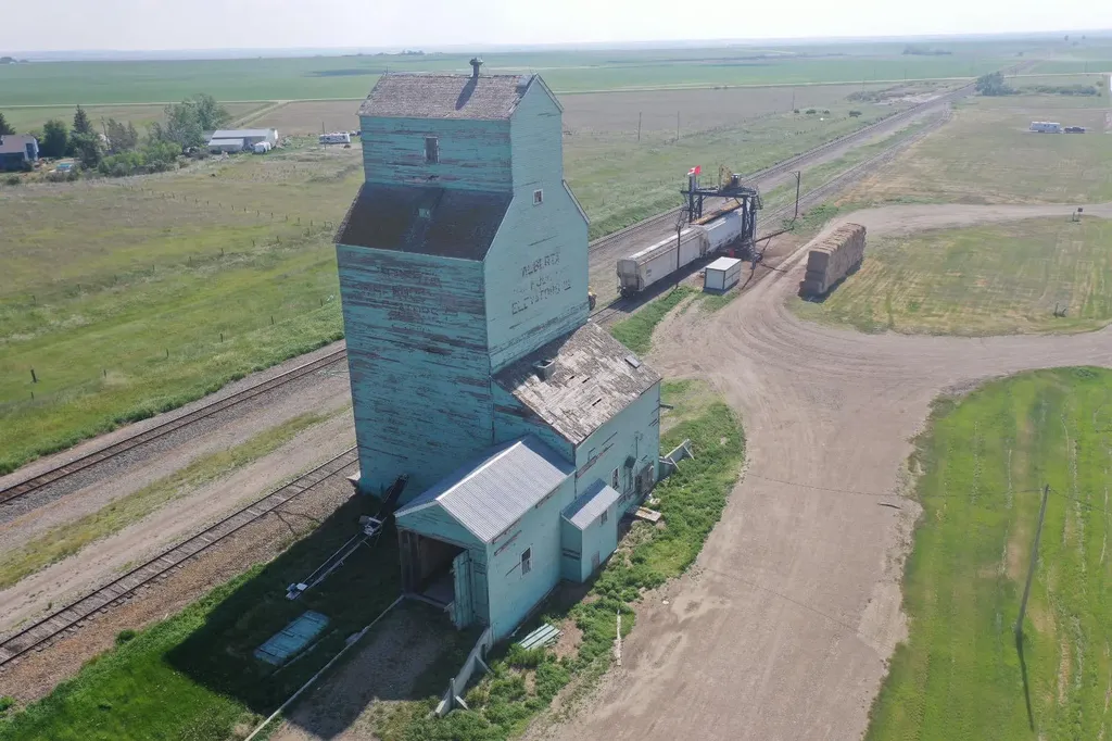 741 Railway Avenue Brant AB T0L 0L0