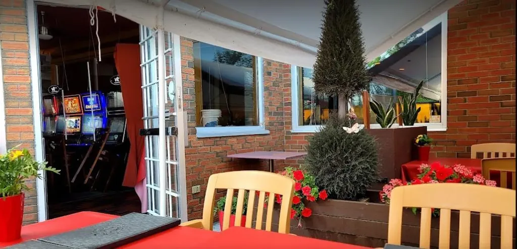 802 16 Avenue NW Calgary AB T2M 0J9