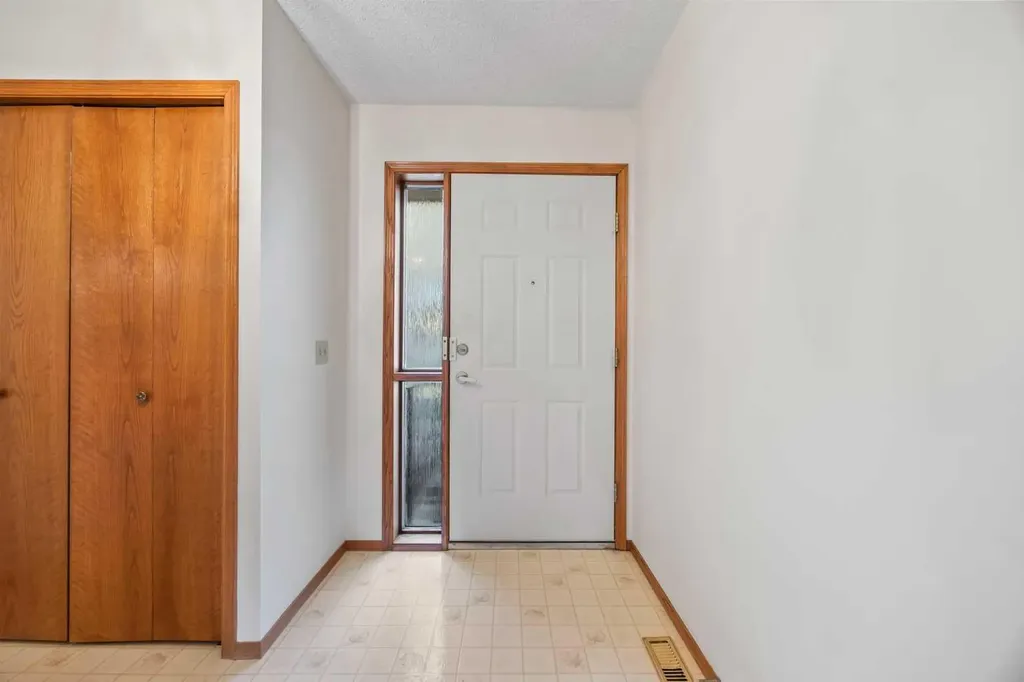 52 Sandarac Circle NW Calgary AB T3K 3V6