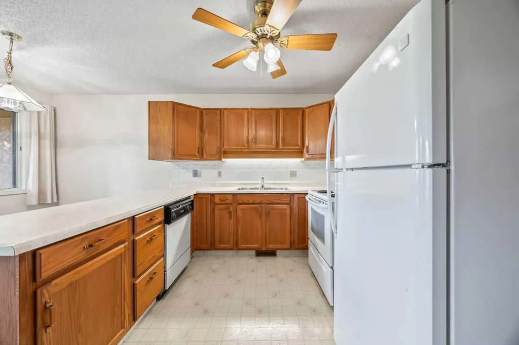 52 Sandarac Circle NW Calgary AB T3K 3V6