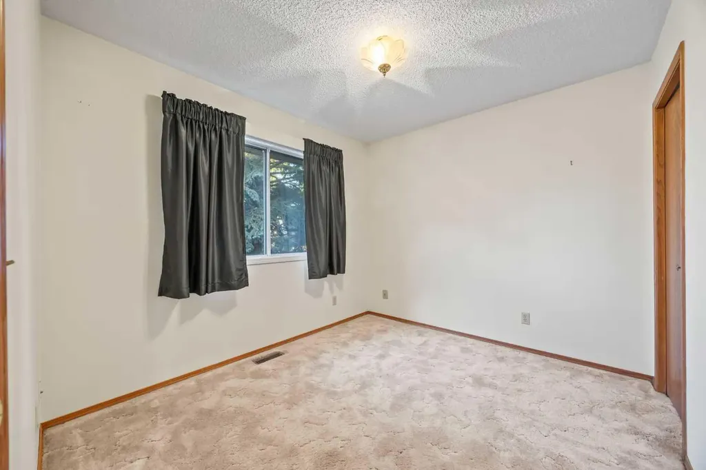 52 Sandarac Circle NW Calgary AB T3K 3V6