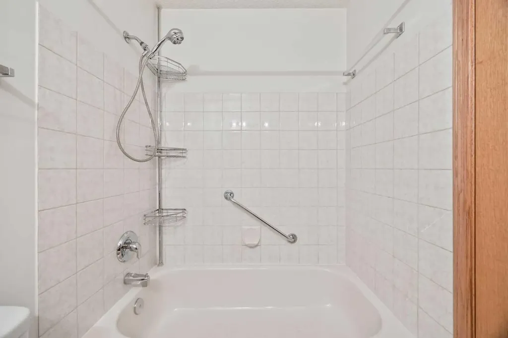 52 Sandarac Circle NW Calgary AB T3K 3V6