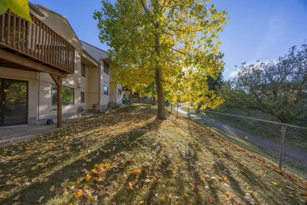 52 Sandarac Circle NW Calgary AB T3K 3V6