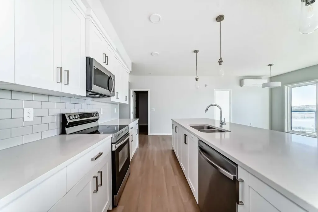42 Cranbrook Gardens SE Calgary AB T3M 3N9