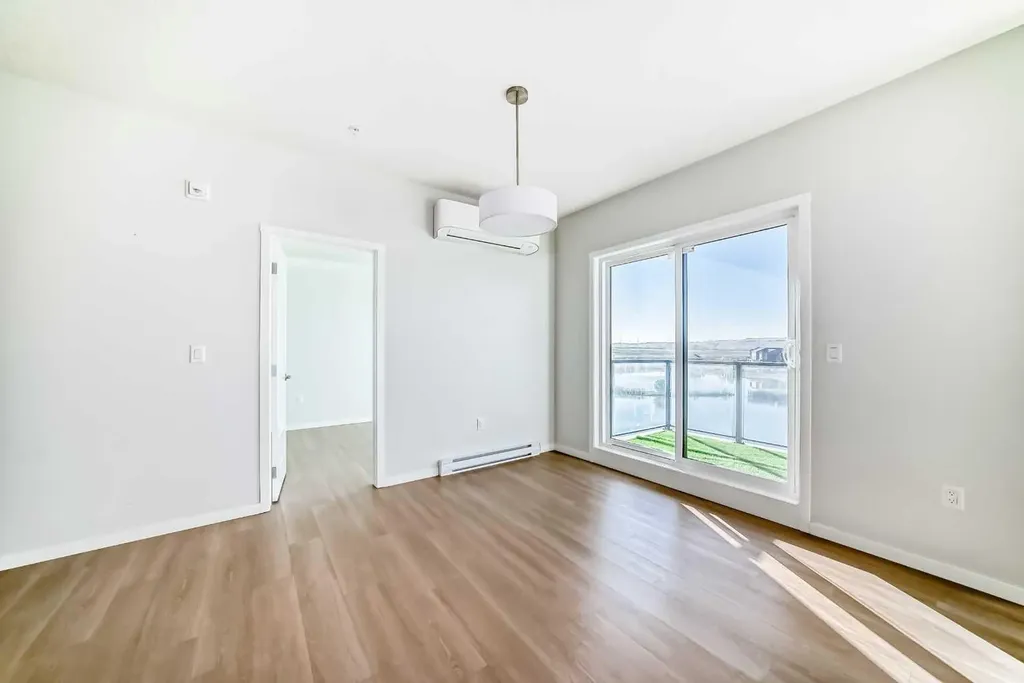 42 Cranbrook Gardens SE Calgary AB T3M 3N9
