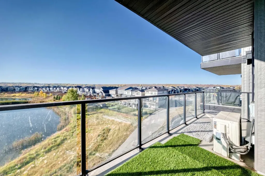 42 Cranbrook Gardens SE Calgary AB T3M 3N9