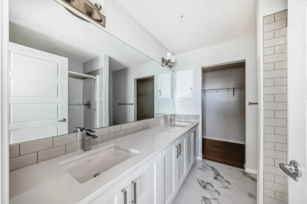 42 Cranbrook Gardens SE Calgary AB T3M 3N9