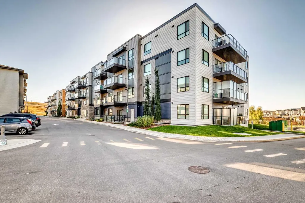 42 Cranbrook Gardens SE Calgary AB T3M 3N9