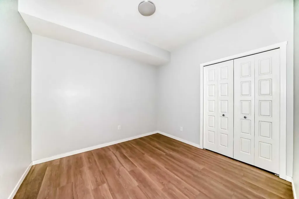 42 Cranbrook Gardens SE Calgary AB T3M 3N9