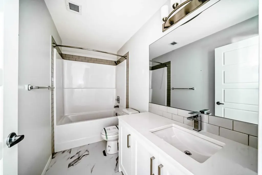 42 Cranbrook Gardens SE Calgary AB T3M 3N9