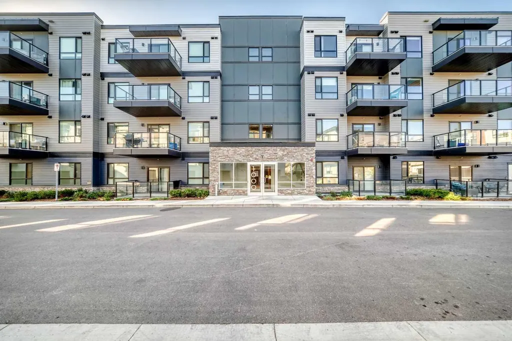 42 Cranbrook Gardens SE Calgary AB T3M 3N9
