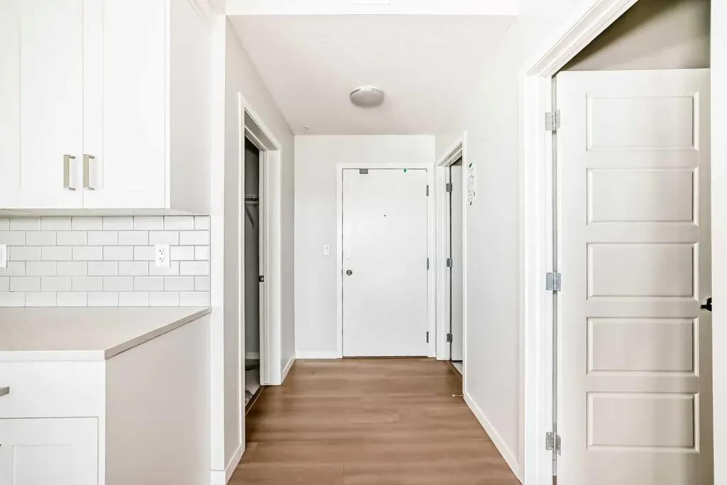 42 Cranbrook Gardens SE Calgary AB T3M 3N9