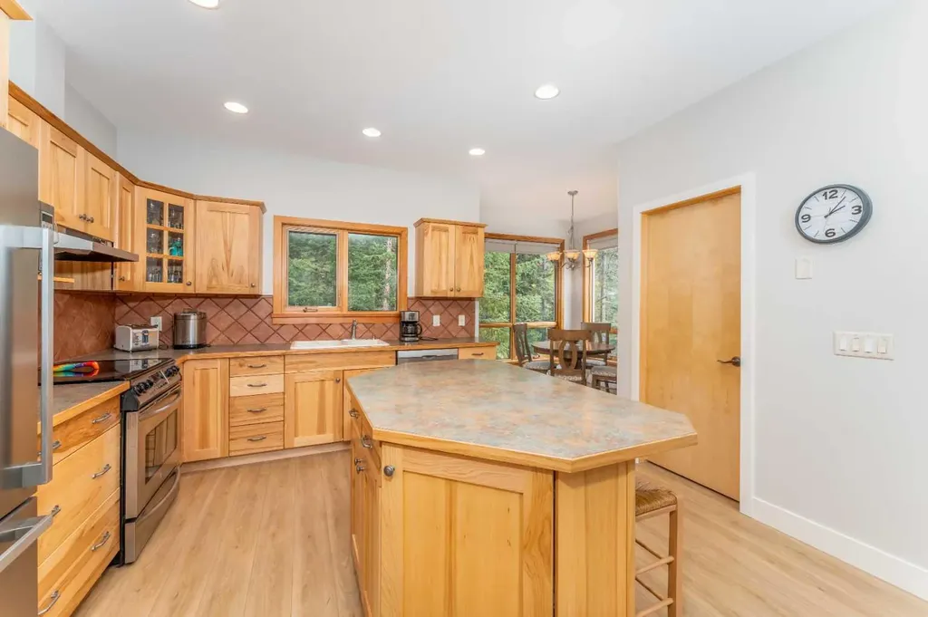 300 Eagle Terrace Road Canmore AB T1W 3E5