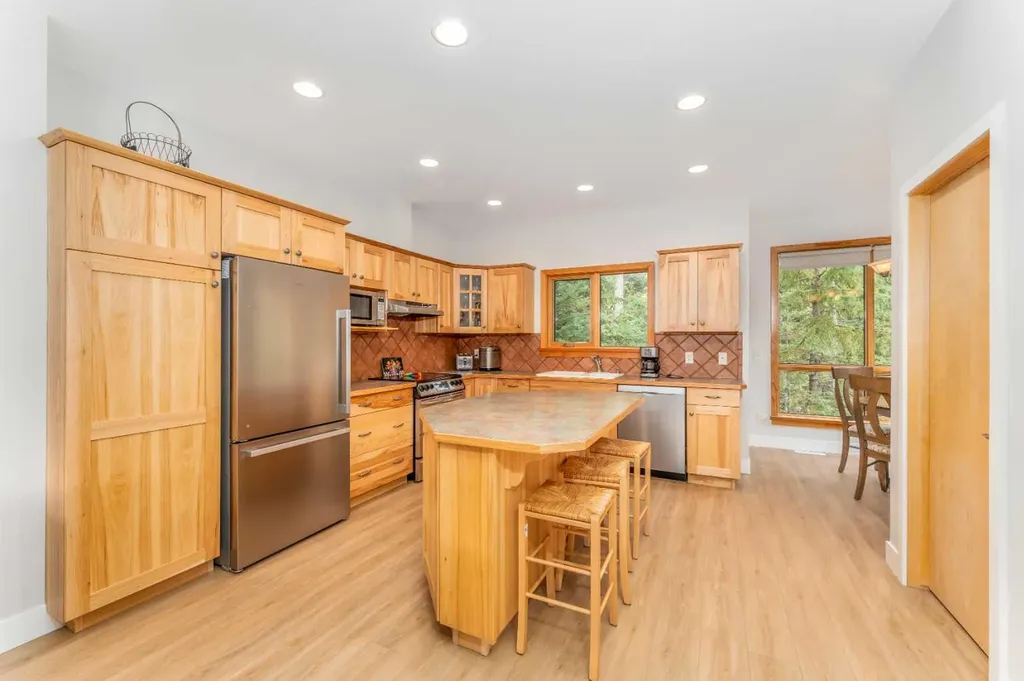 300 Eagle Terrace Road Canmore AB T1W 3E5