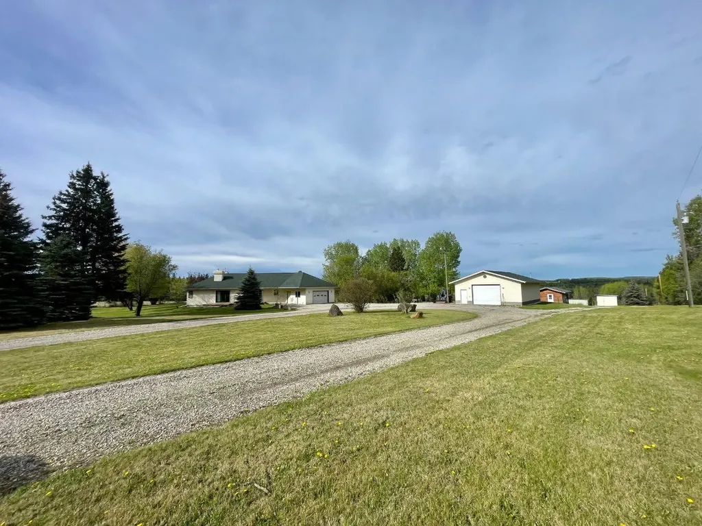 6701 15 Avenue Edson AB T7E 1S3