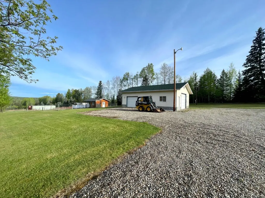6701 15 Avenue Edson AB T7E 1S3