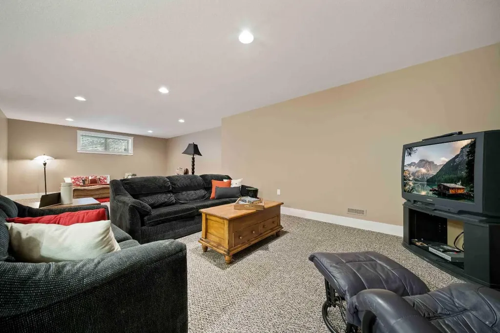 210 6 Avenue Rural Cypress County AB T0J1C0