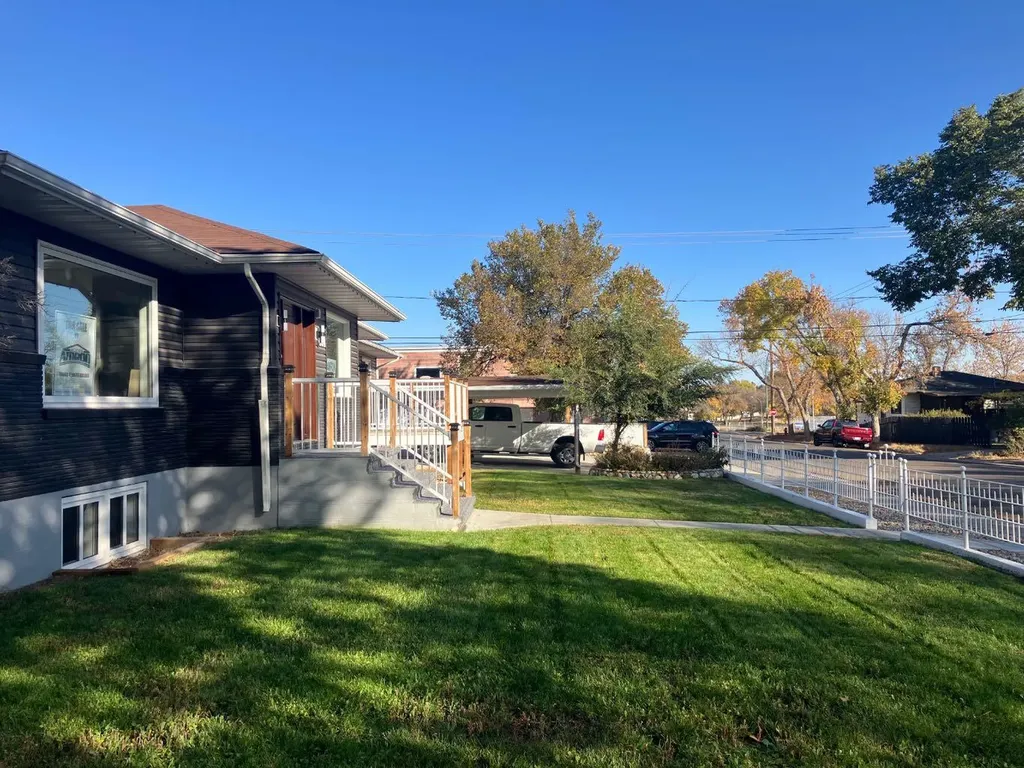 404 8 Street SW Medicine Hat AB T1A4M2
