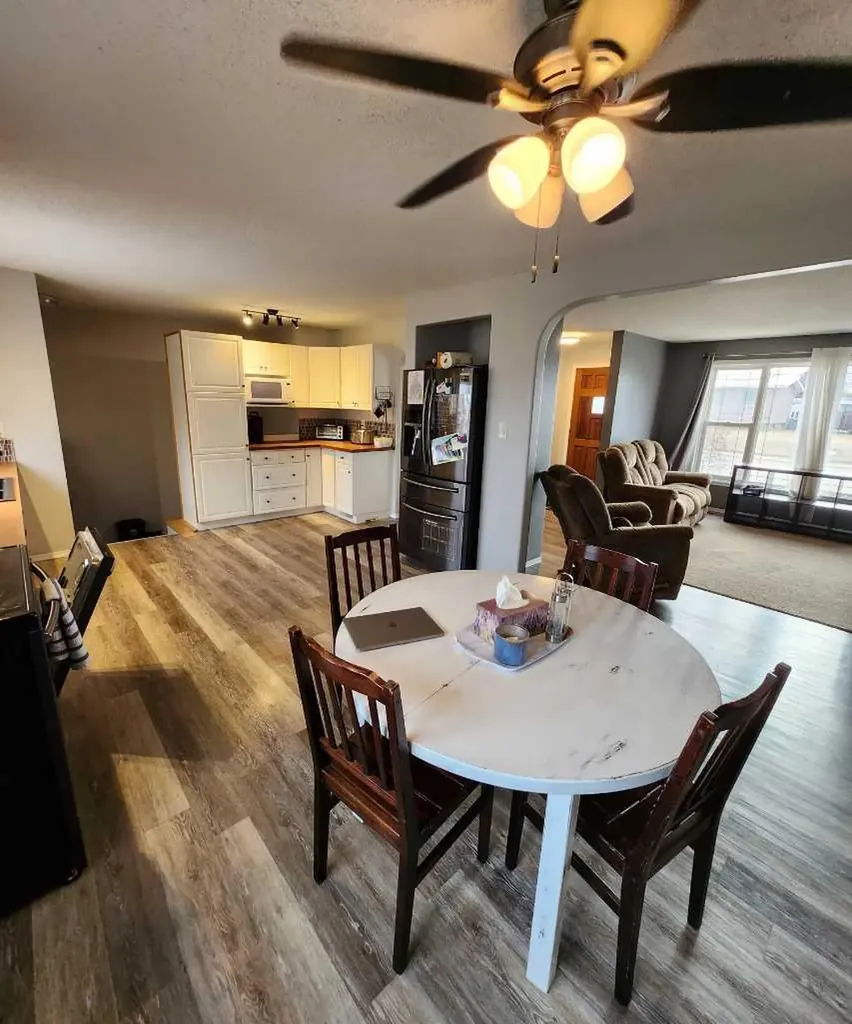 300 Hammond Drive Fox Creek AB T0H 1P0