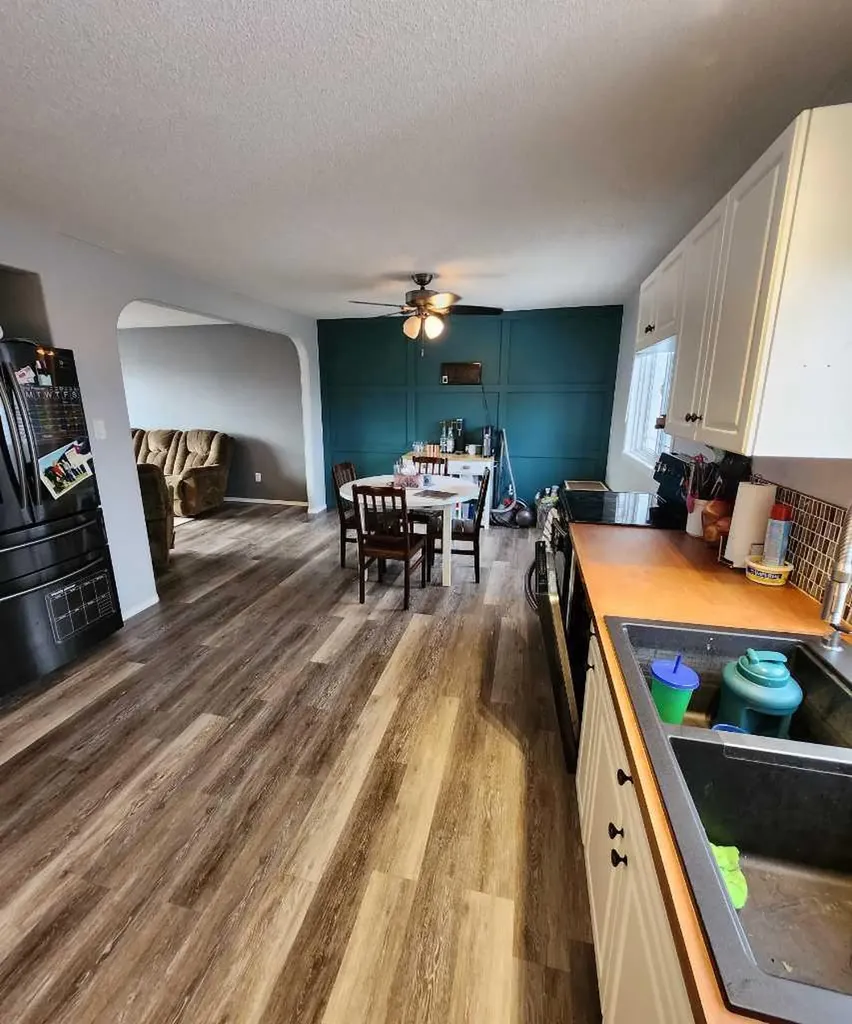 300 Hammond Drive Fox Creek AB T0H 1P0