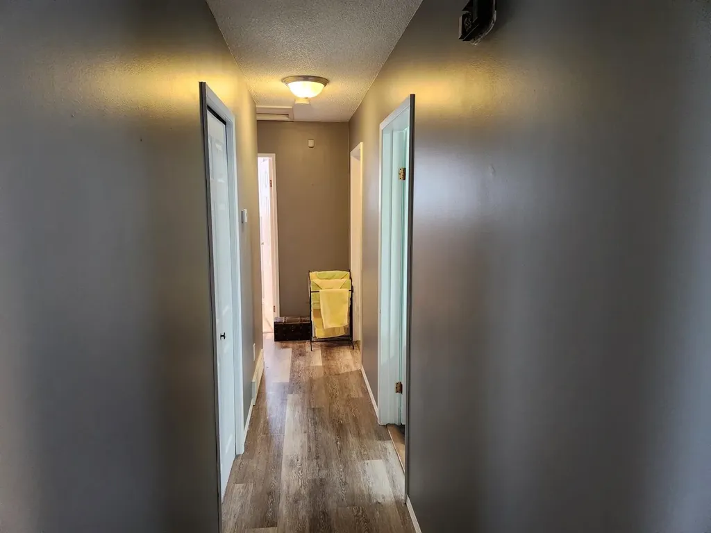 300 Hammond Drive Fox Creek AB T0H 1P0