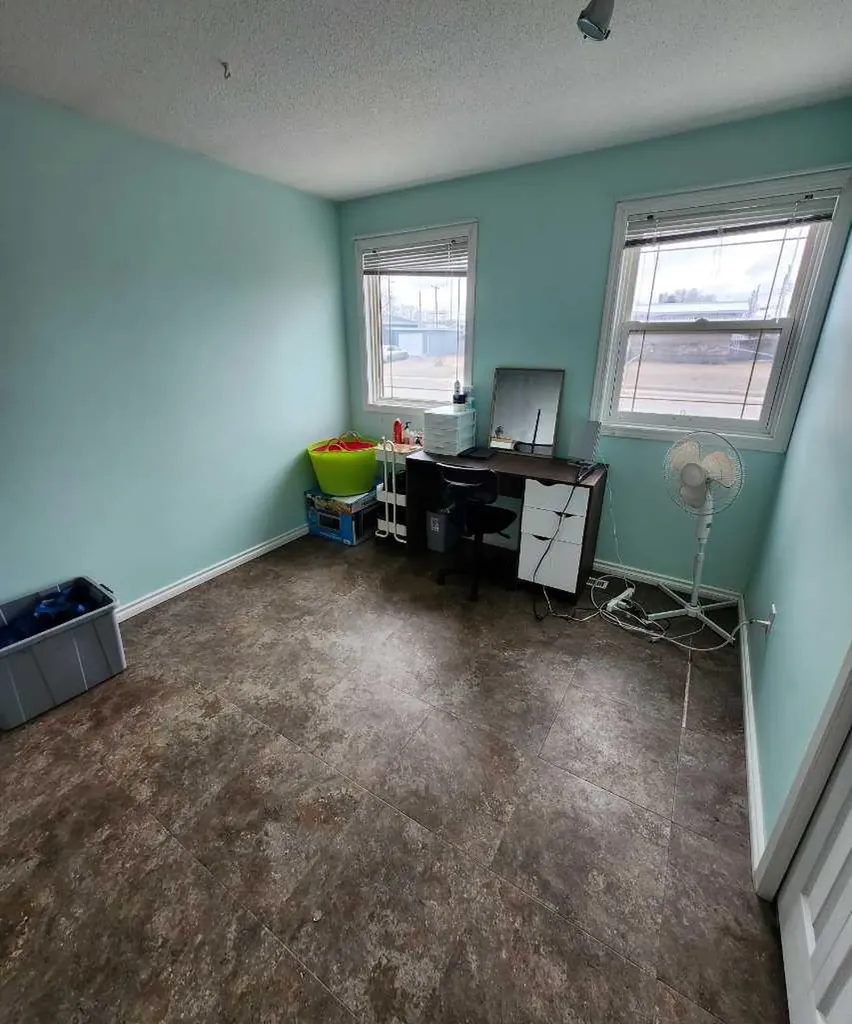 300 Hammond Drive Fox Creek AB T0H 1P0