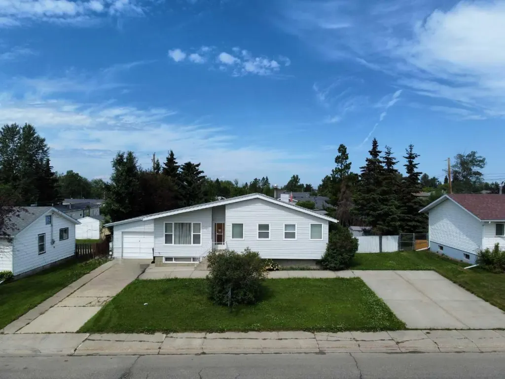 300 Hammond Drive Fox Creek AB T0H 1P0