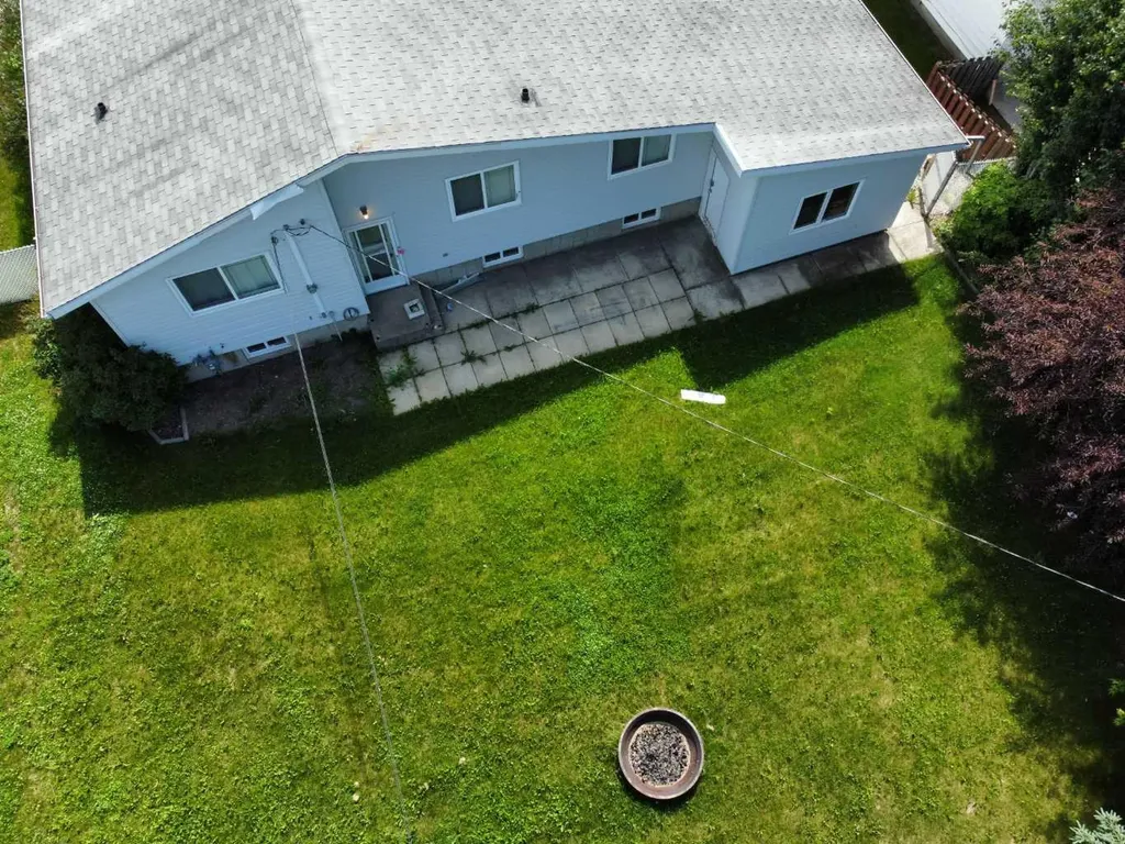 300 Hammond Drive Fox Creek AB T0H 1P0