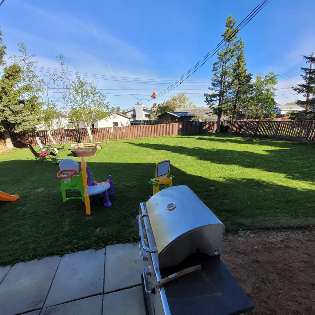 300 Hammond Drive Fox Creek AB T0H 1P0
