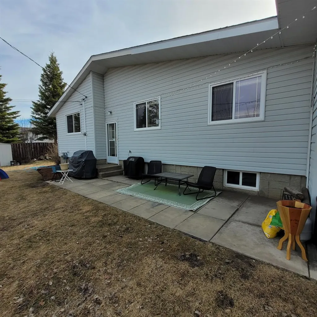 300 Hammond Drive Fox Creek AB T0H 1P0