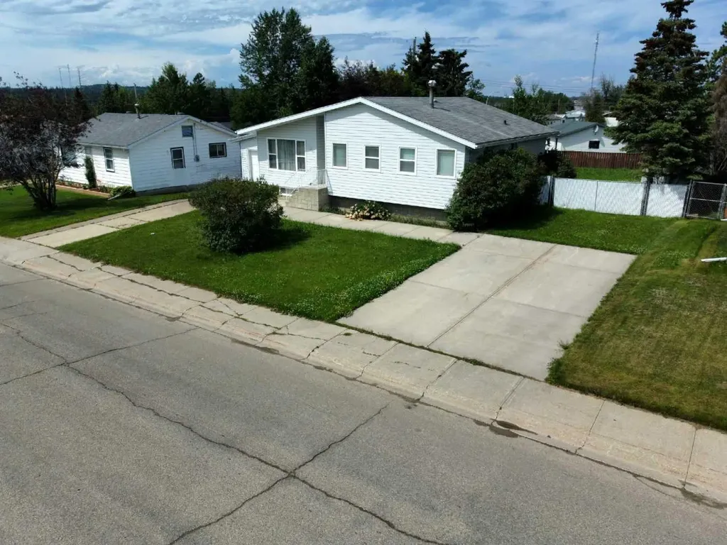 300 Hammond Drive Fox Creek AB T0H 1P0