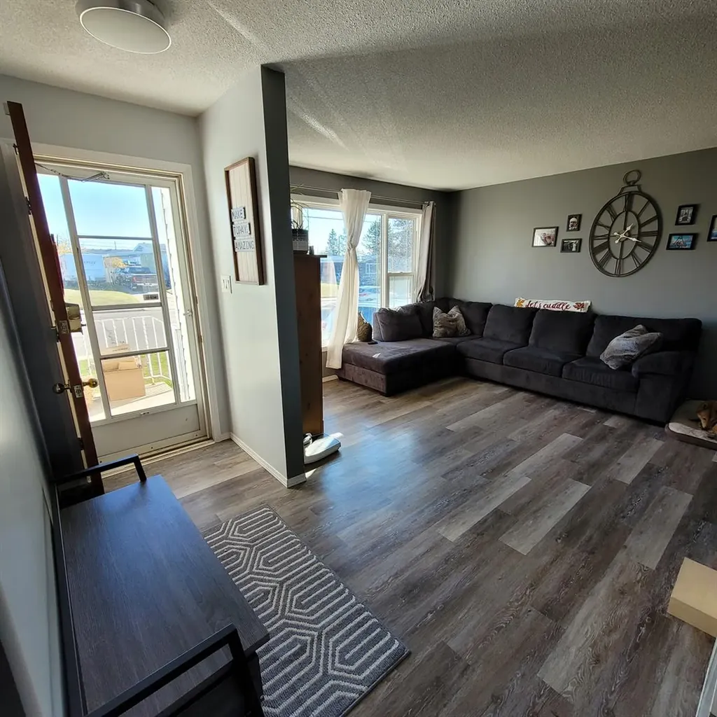 300 Hammond Drive Fox Creek AB T0H 1P0