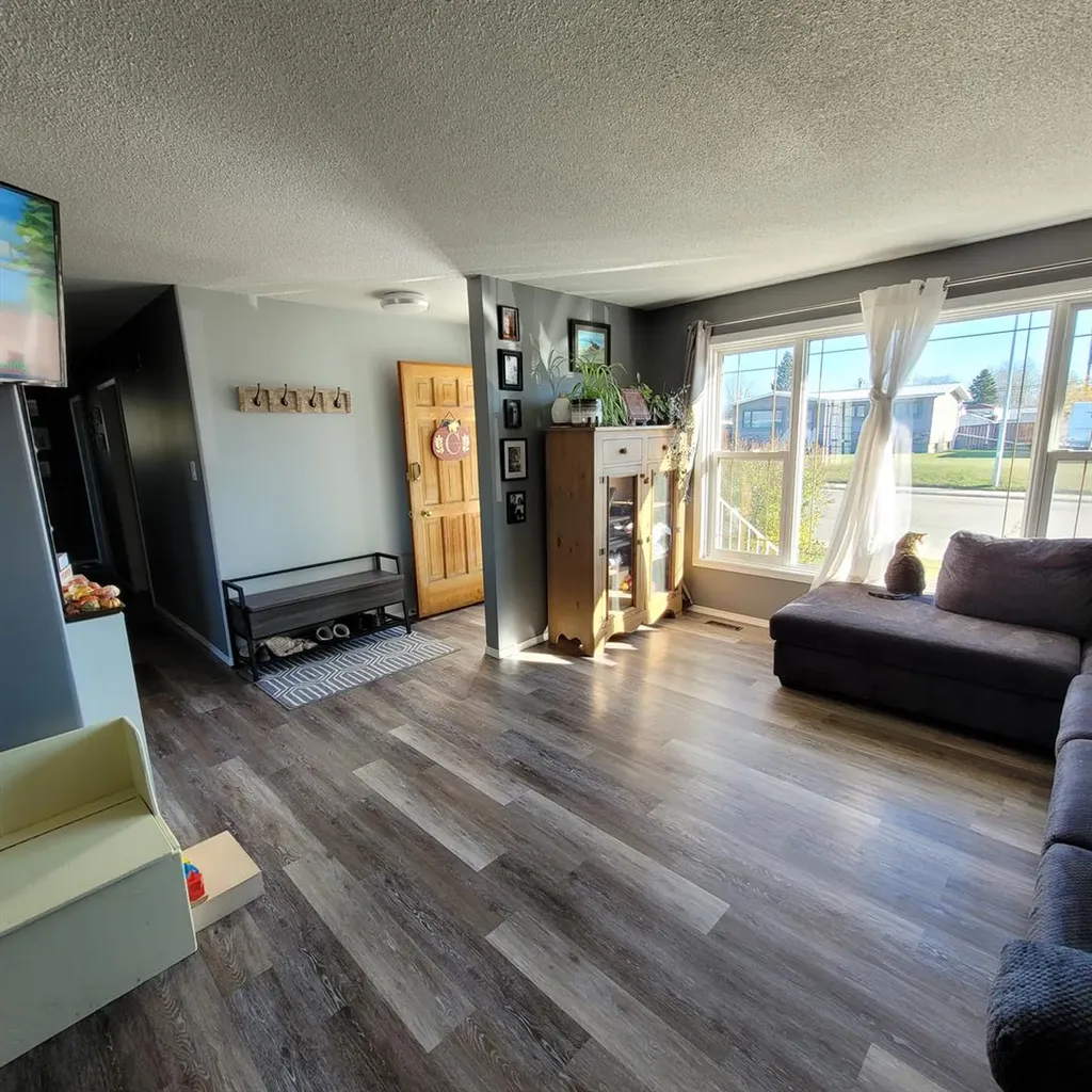 300 Hammond Drive Fox Creek AB T0H 1P0