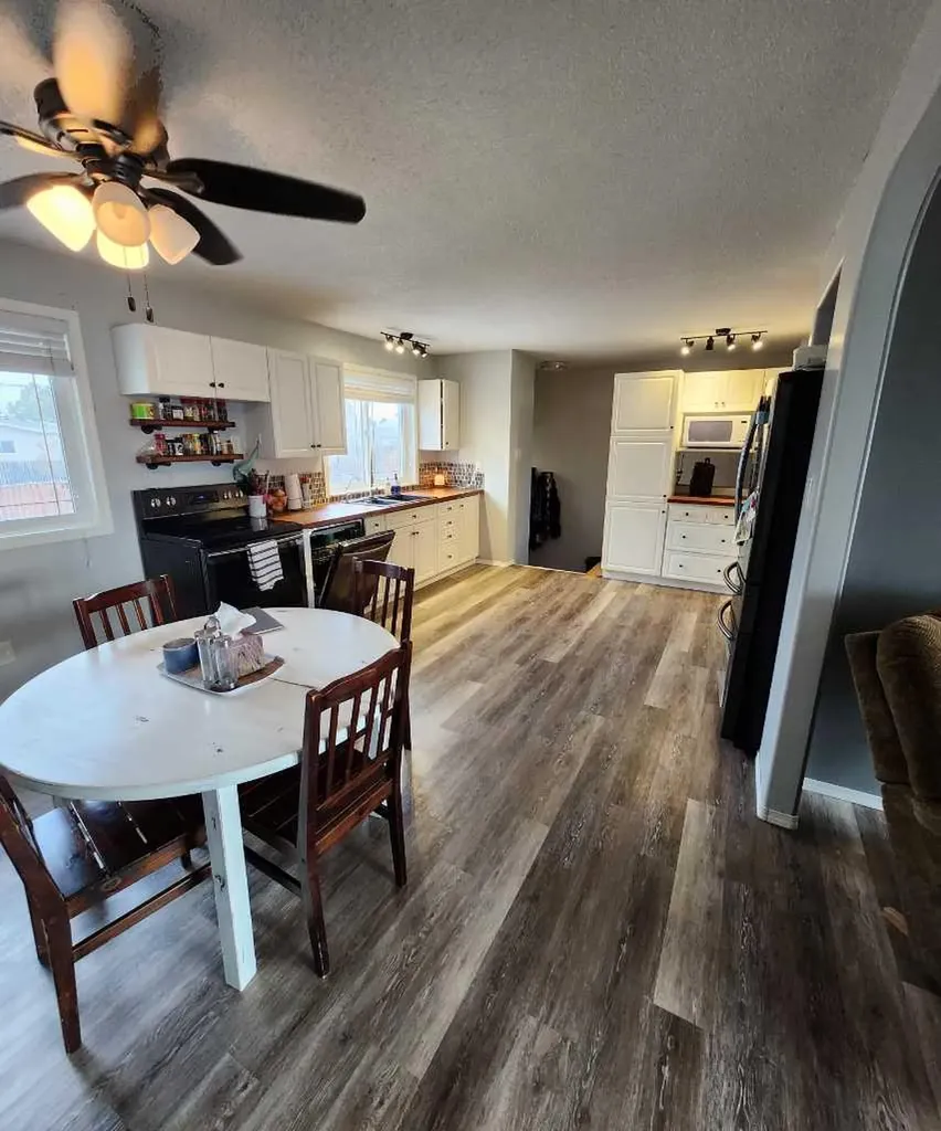 300 Hammond Drive Fox Creek AB T0H 1P0