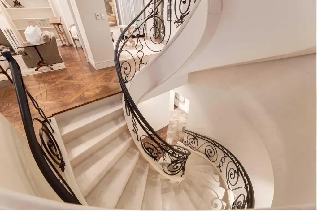 690 Princeton Way SW Calgary AB T2P 5J9