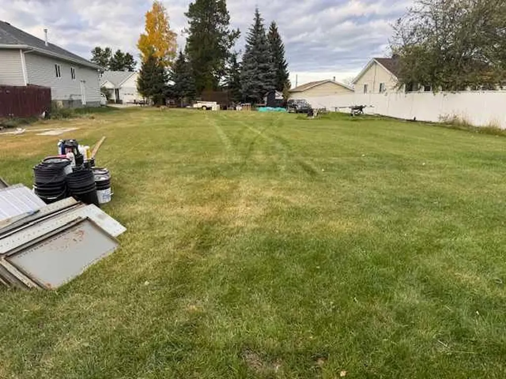 6620 5 Avenue Edson AB T7E 1M4
